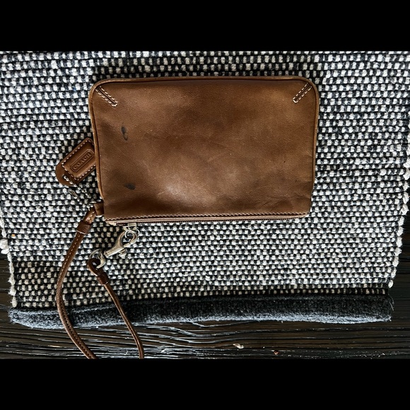Authentic Coach brown leather wristlet - Picture 2 of 3